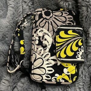 VERA BRADLEY— Smartphone Wristlet Wallet ❤️